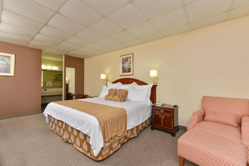 Americas Best Value Inn & Suites Victoria Exterior photo